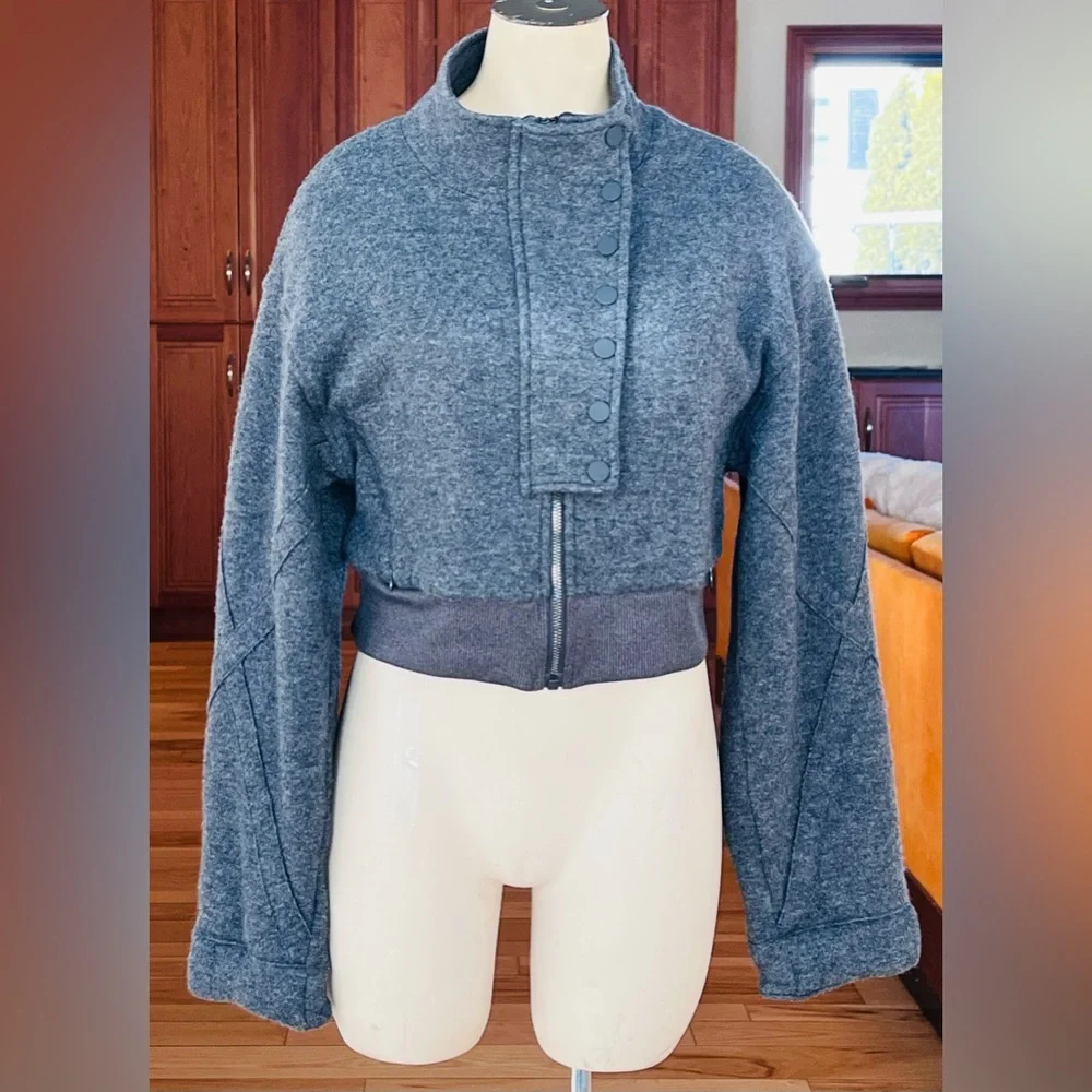 Gray Button-Up Cropped Jacket, NEW CONDITION SIZE SMALL, WARM - Picture 1 of 12